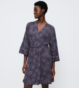 Aura Spotlight Robe 01
